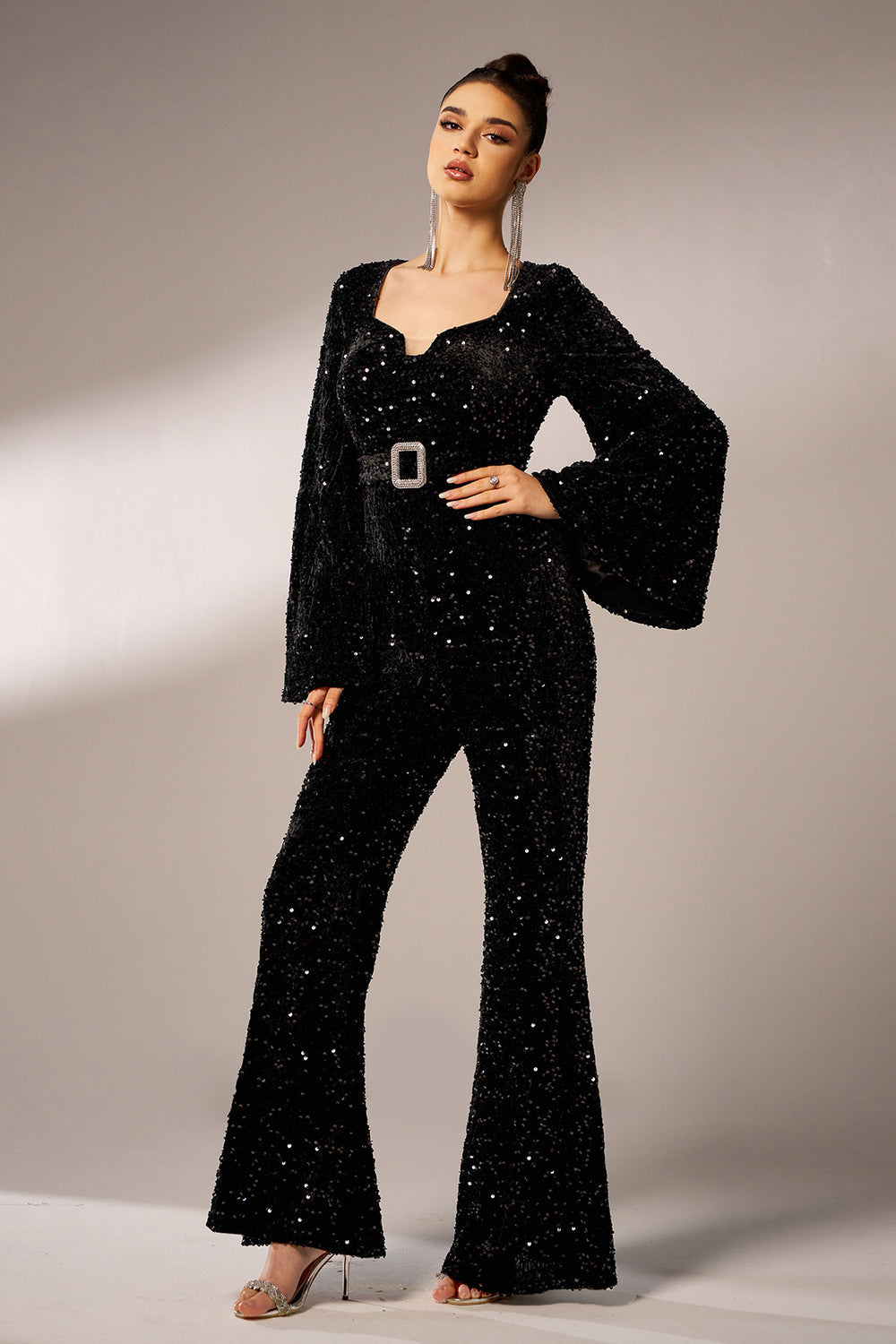 Zwarte jumpsuit met pailletten en lange mouwen en riem