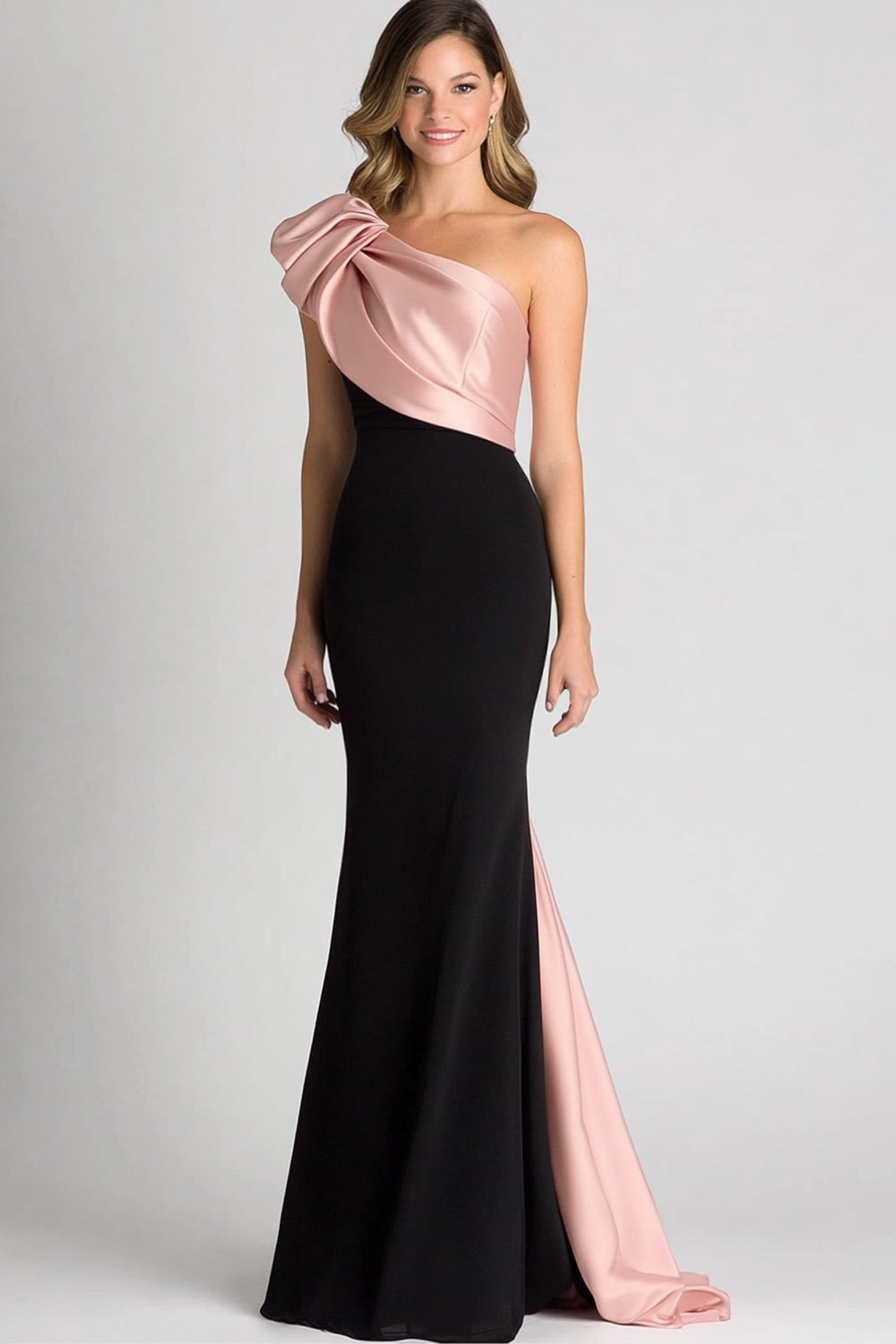 Elegante Black & Blush Ruched One Shoulder Sheath Satijnen Galajurk