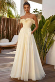 Strapless Gegolfde A Line Narcis Bruiloft Gast Jurk