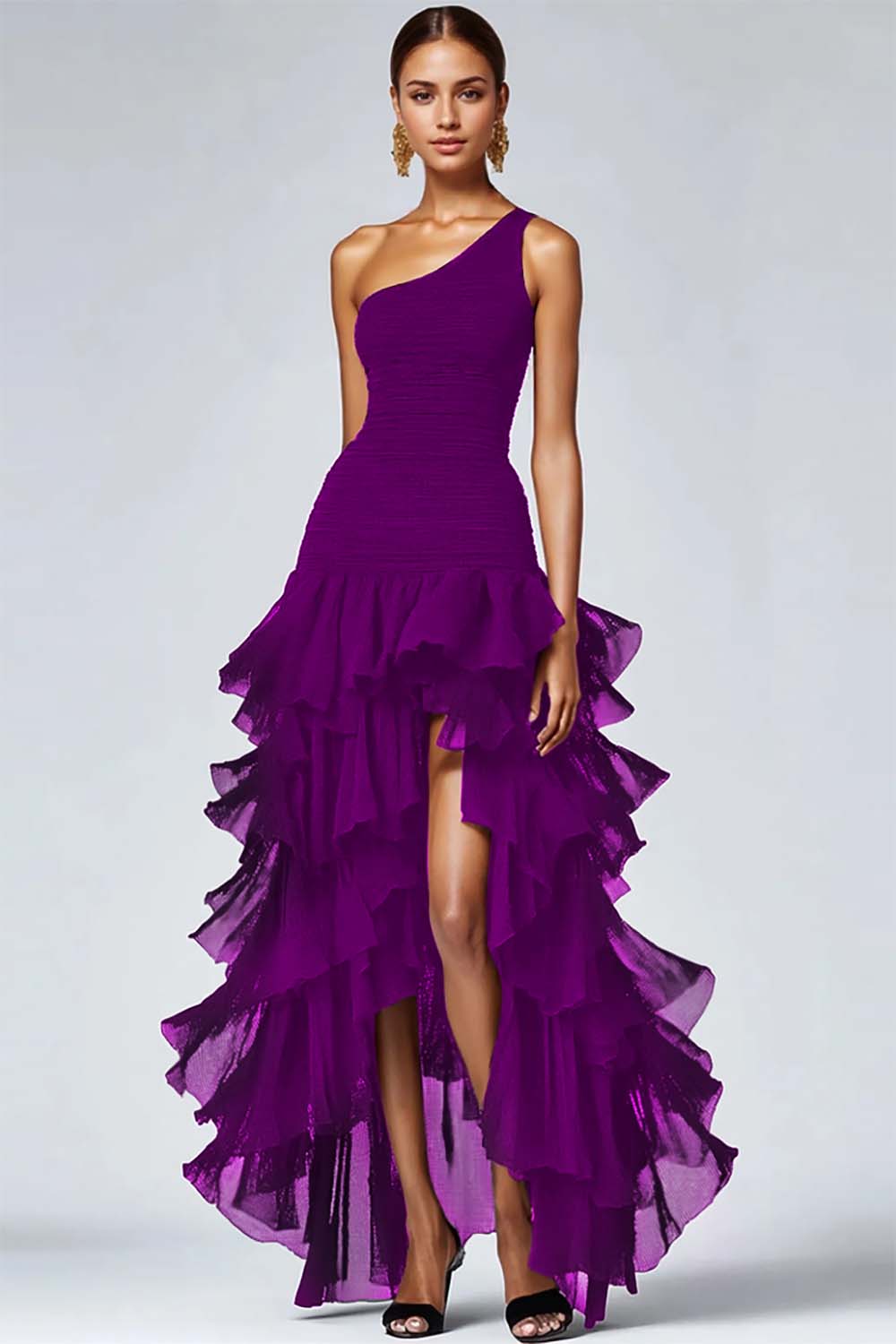 Een schouder gegolfd een lijn zwarte formele jurk met split