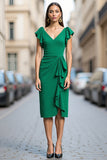 Groene satijnen bodycon midi-werkjurk met v-hals en ruches en drapering
