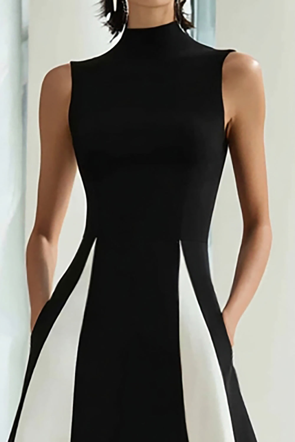 Elegante A-lijn zwart-witte lange formele jurk met hoge hals