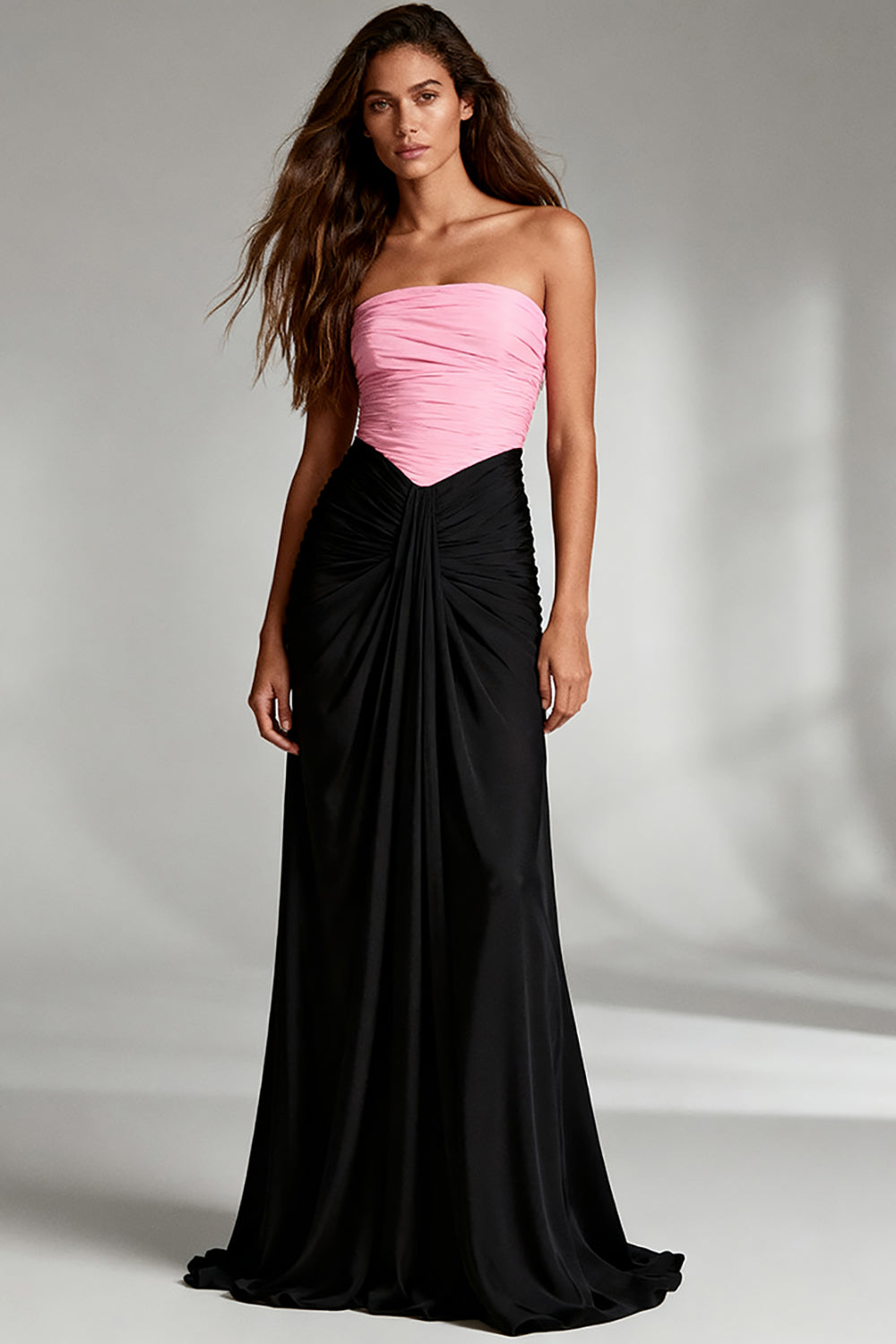Zwarte en roze strapless gerimpelde schede lange formele jurk