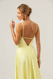 Gele A Line Halter Cut Out Backless Lange Bruidsmeisje Jurk met Bloem