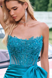 Sprankelende Peacock Green Strakke Strapless Kralen Applique Homecoming Jurk met Strik