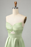 Groene A lijn geplooide strapless Keyhole bruidsmeisje jurk met split