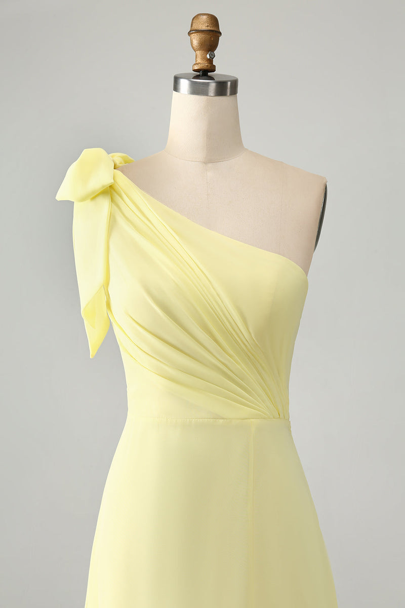 Afbeelding in Gallery-weergave laden, A Line One Shoulder gele lange bruiloft gast jurk met split