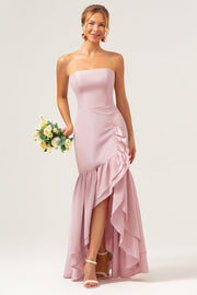 Roze schede strapless asymmetrische gegolfde bruidsmeisjesjurk