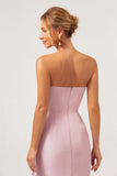 Roze schede strapless asymmetrische gegolfde bruidsmeisjesjurk