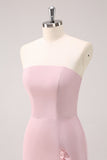 Roze strapless asymmetrische gegolfde bruidsmeisjesjurk