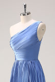 Blauwe A Line One Shoulder Geplooide Lange Bruidsmeisje Jurk met Ruches Split