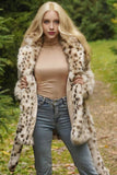 Pluizige witte luipaard faux fur jas met riem