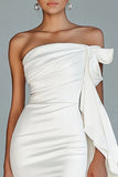 Witte strapless zeemeermin gegolfde formele jurk