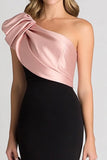 Elegante Black & Blush Ruched One Shoulder Sheath Satijnen Galajurk