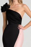 Black & Blush One Shoulder Ruched Sheath Satijnen Galajurk