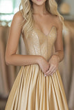 Gouden satijn Sweetheart A Line Ruched Prom jurk met kralen