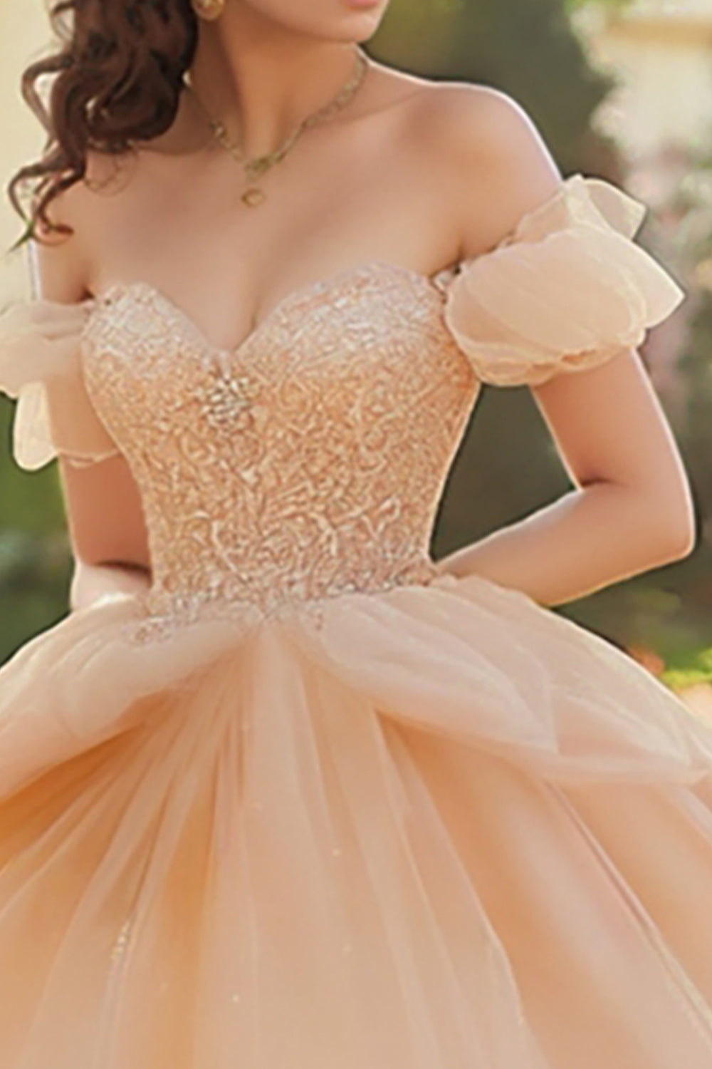 Champagne Off The Shoulder Tule Lace Appliqued Quinceanera Jurk
