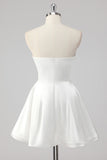 Eenvoudige A-lijn strapless kleine witte afstudeerjurk