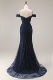 Glinsterende marineblauwe off-the-shoulder zeemeermin-appliqueerde lange galajurk met kralen