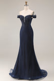 Glinsterende marineblauwe off-the-shoulder zeemeermin-appliqueerde lange galajurk met kralen