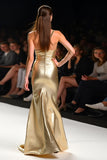 Metallic zeemeermin gouden One Shoulder lange galajurk met split