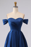 Off-the-shoulder marineblauwe satijnen A-lijn lange galajurk met split