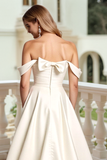 Satijn A Line witte off-shoulder trouwjurk met strik