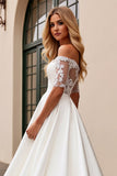 lvory een lijn Off The Shoulder opgestikte lange trouwjurk