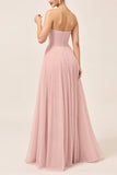 Blush roze A-lijn strapless tule lange bruidsmeisjesjurk