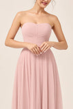 Blush roze A-lijn strapless tule lange bruidsmeisjesjurk