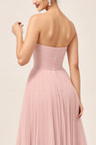 Blush roze A-lijn strapless tule lange bruidsmeisjesjurk