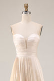 Champagne A Line Strapless Geplooide Lange Bruiloft Gast Jurk