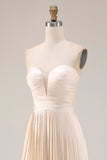 Champagne A Line Strapless Geplooide Lange Bruiloft Gast Jurk