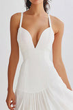 Witte A-lijn gegolfde chiffon thee lengte afstudeerjurk