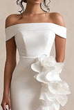 Off the Shoulder Witte Satijnen Afstuderen Jurk met Ruches