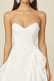 Witte A-lijn strapless gerimpelde chiffon afstudeerjurk