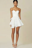 Strapless Witte A-lijn chiffon gegolfde afstudeerjurk met ruches