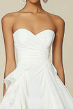 Strapless Witte A-lijn chiffon gegolfde afstudeerjurk met ruches