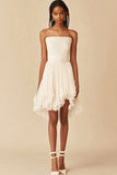 Witte Strapless A-lijn afstudeerjurk met ruches