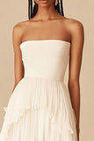 Witte strapless chiffon gegolfde afstudeerjurk met ruches