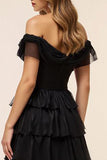 Chiffon zwarte gelaagde off-shoulder galajurk met split