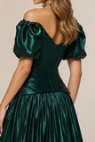 Off the Shoulder Donkergroene A Line gelaagde satijnen galajurk