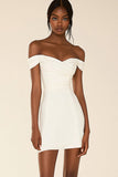 Off the shoulder witte satijnen bodycon afstudeerjurk