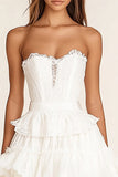 Strapless witte kant korte afstudeerjurk met ruches