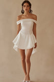 Off the shoulder witte satijnen afstudeerjurk met kralen