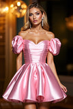 Roze A-lijn satijnen off-shoulder korte homecoming-jurk met ruches