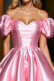 Roze A-lijn satijnen off-shoulder korte homecoming-jurk met ruches
