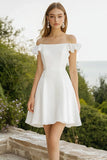 Off The Shoulder Witte Satijnen Gegolfde Afstuderen Jurk