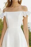 Off The Shoulder Witte Satijnen Gegolfde Afstuderen Jurk