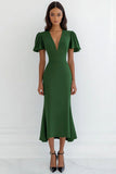 Groene midi-jurk met V-hals en ruches